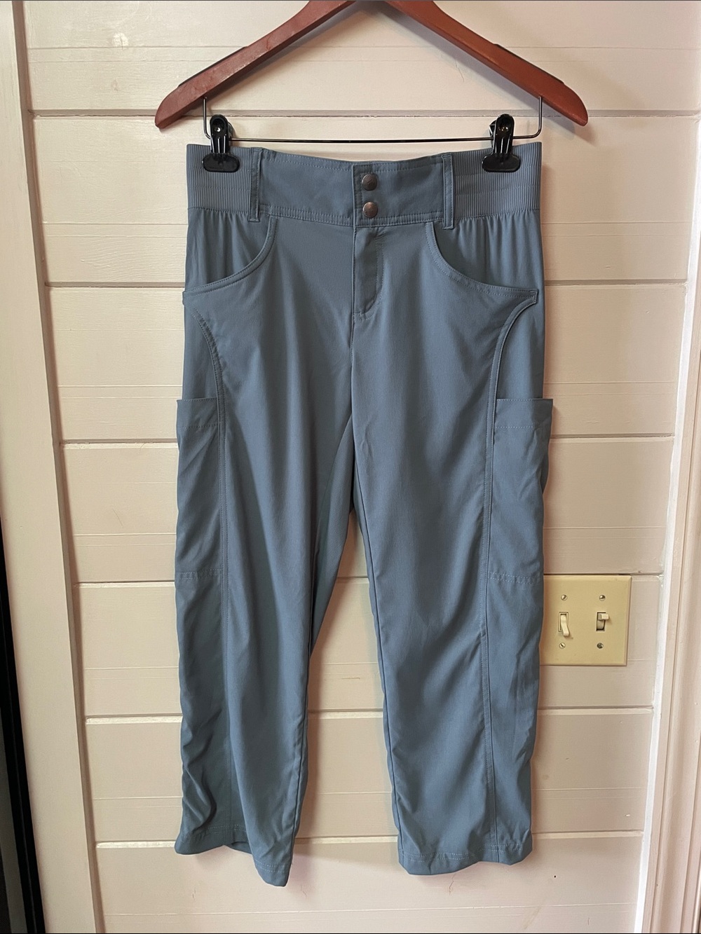 Title Nine Women’s Cropped Hiking Pants Blue Size 4.